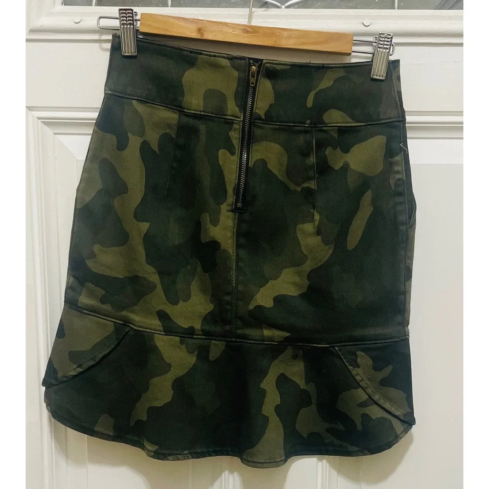 White House Black Market Camo Flounce‎ Skirt Mini Casual Size 00